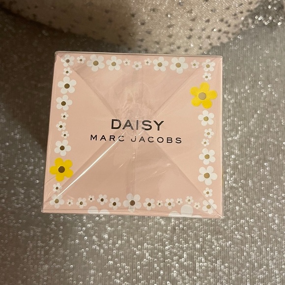 DAISY MARC JACOBS FRAGRANCES - Picture 3 of 7